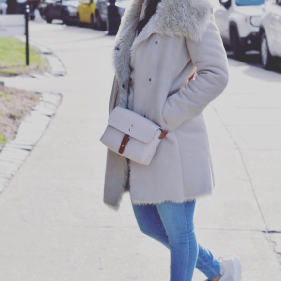 Nell Harper Italian Leather Crossbody Bag - Picture 2 of 8